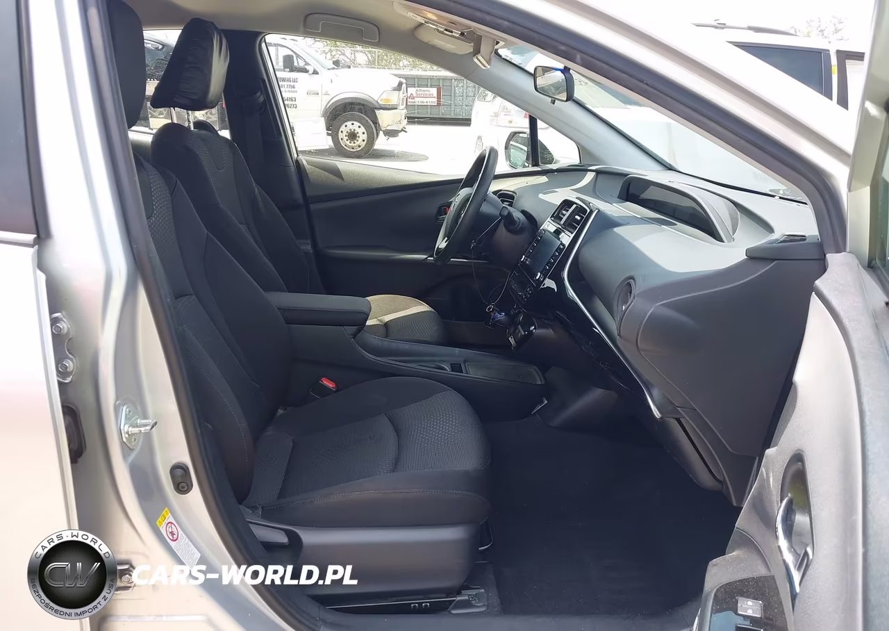 2020 Toyota Prius Le VIN:JTDKARFU3L3120060 - 5