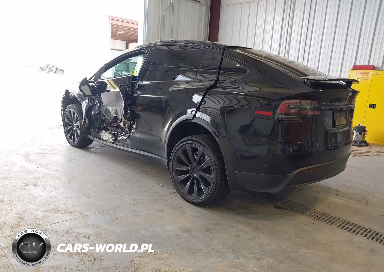 2022 Tesla Model X Plaid Tri Motor All-Wheel Drive VIN:7SAXCBE60NF343904 - 3