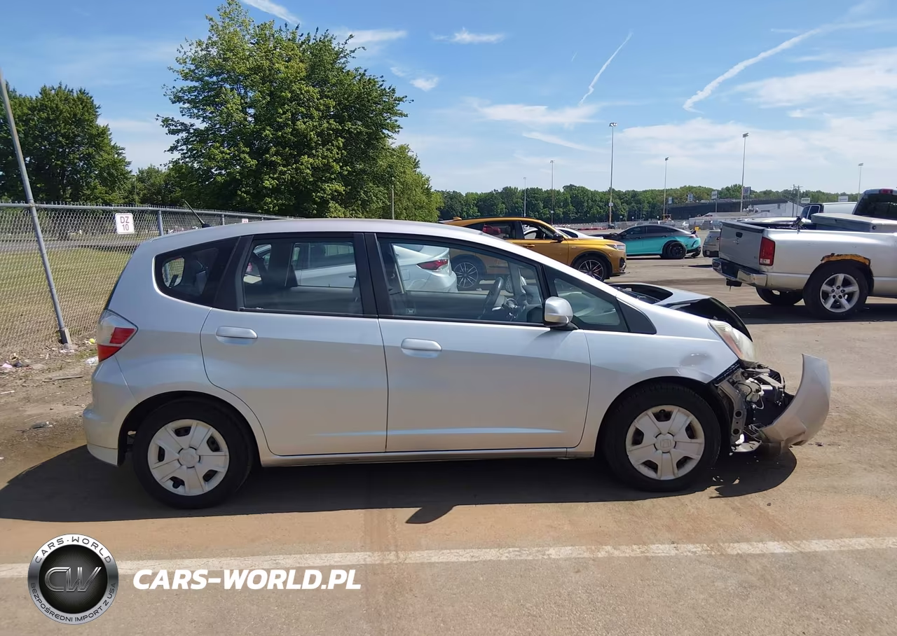 2013 Honda Fit VIN:JHMGE8H31DC005207 - 13