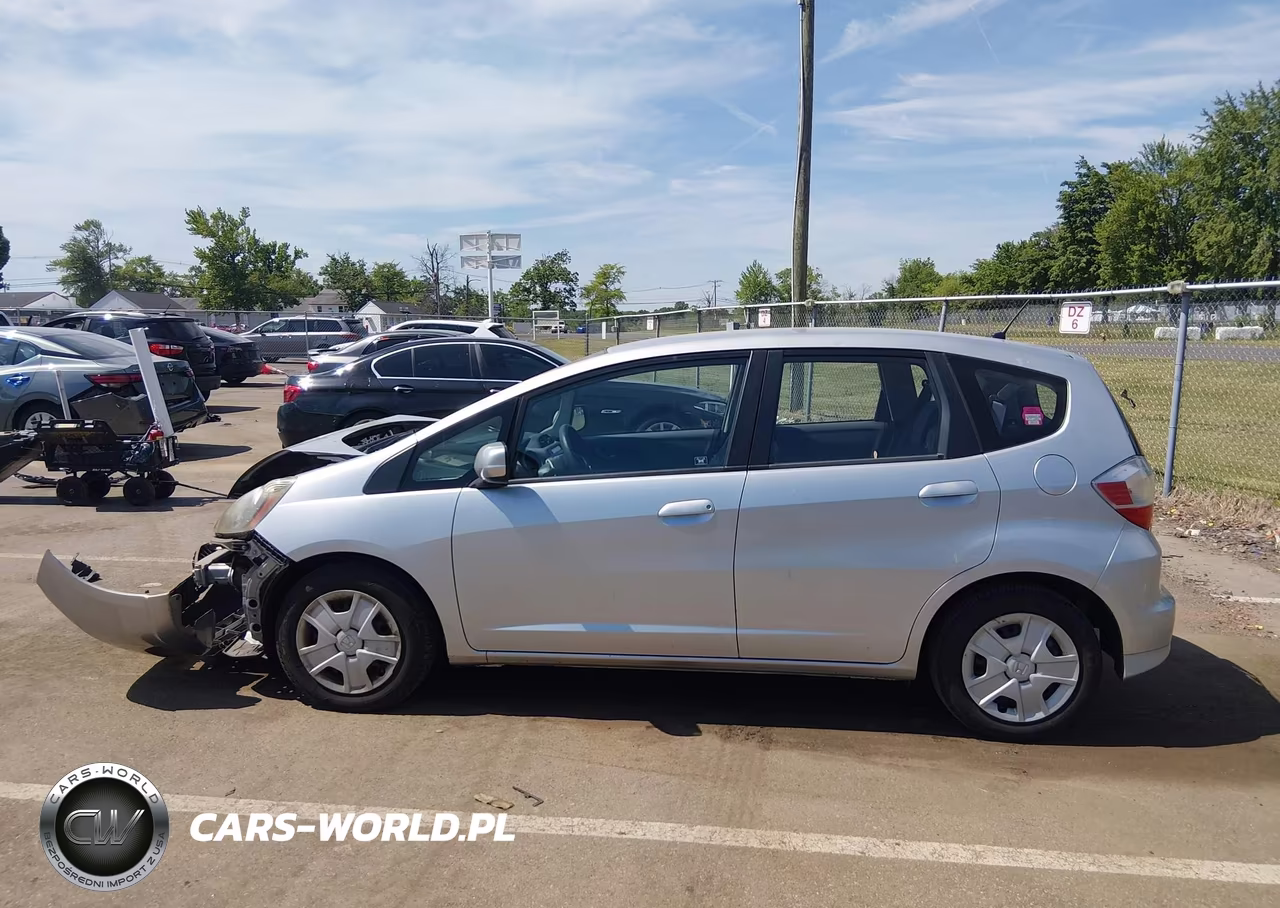 2013 Honda Fit VIN:JHMGE8H31DC005207 - 14