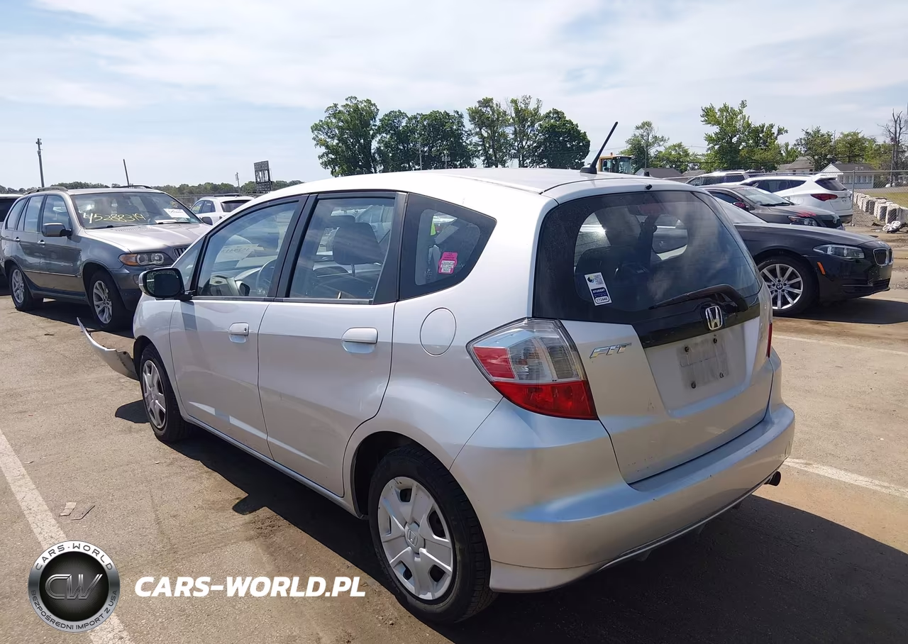 2013 Honda Fit VIN:JHMGE8H31DC005207 - 3