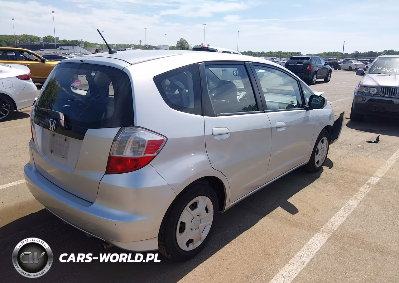 2013 Honda Fit VIN:JHMGE8H31DC005207 - 4