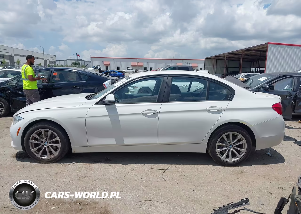 2018 BMW 320I xDrive VIN:WBA8E5G55JNV02121 - 14