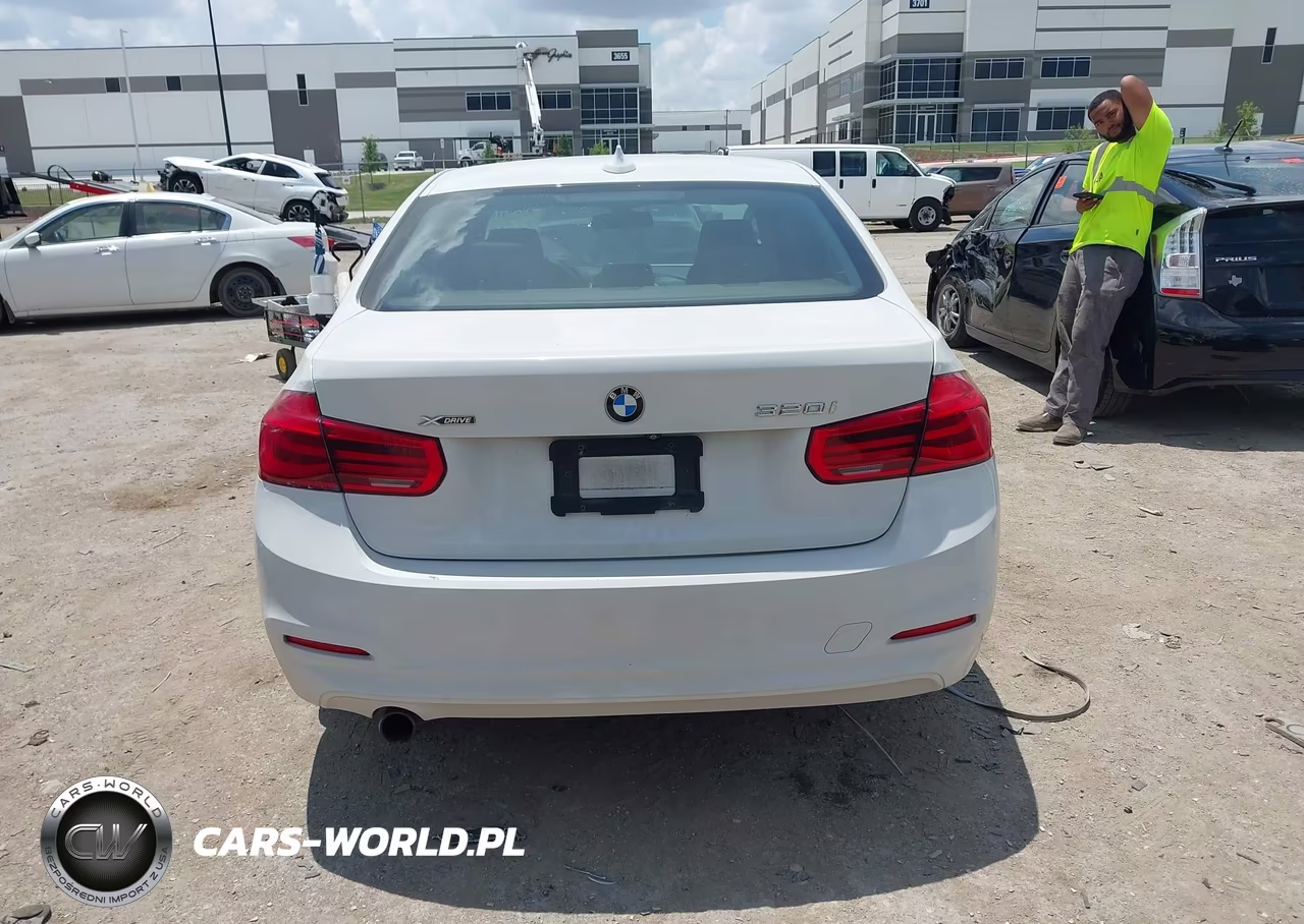 2018 BMW 320I xDrive VIN:WBA8E5G55JNV02121 - 16