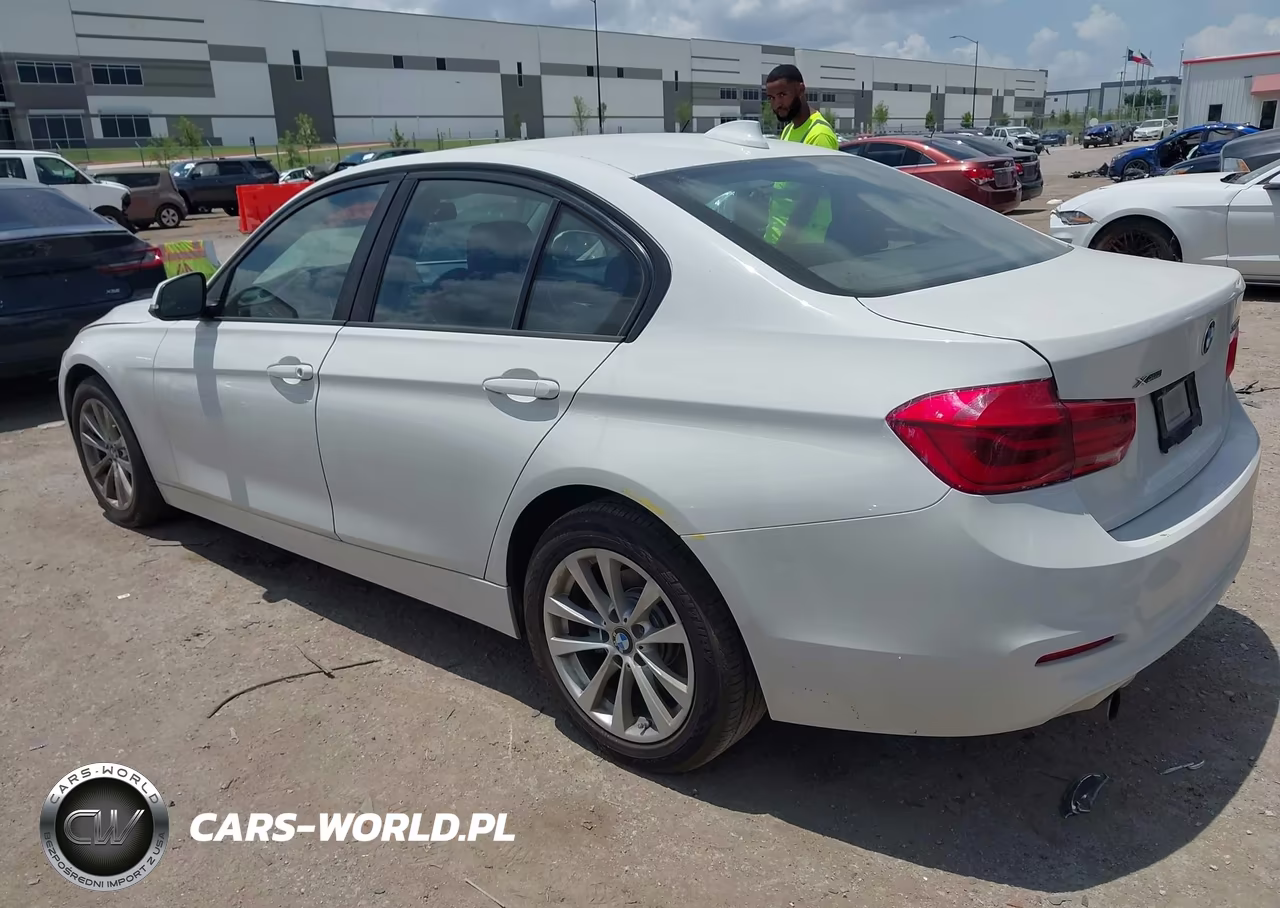 2018 BMW 320I xDrive VIN:WBA8E5G55JNV02121 - 3