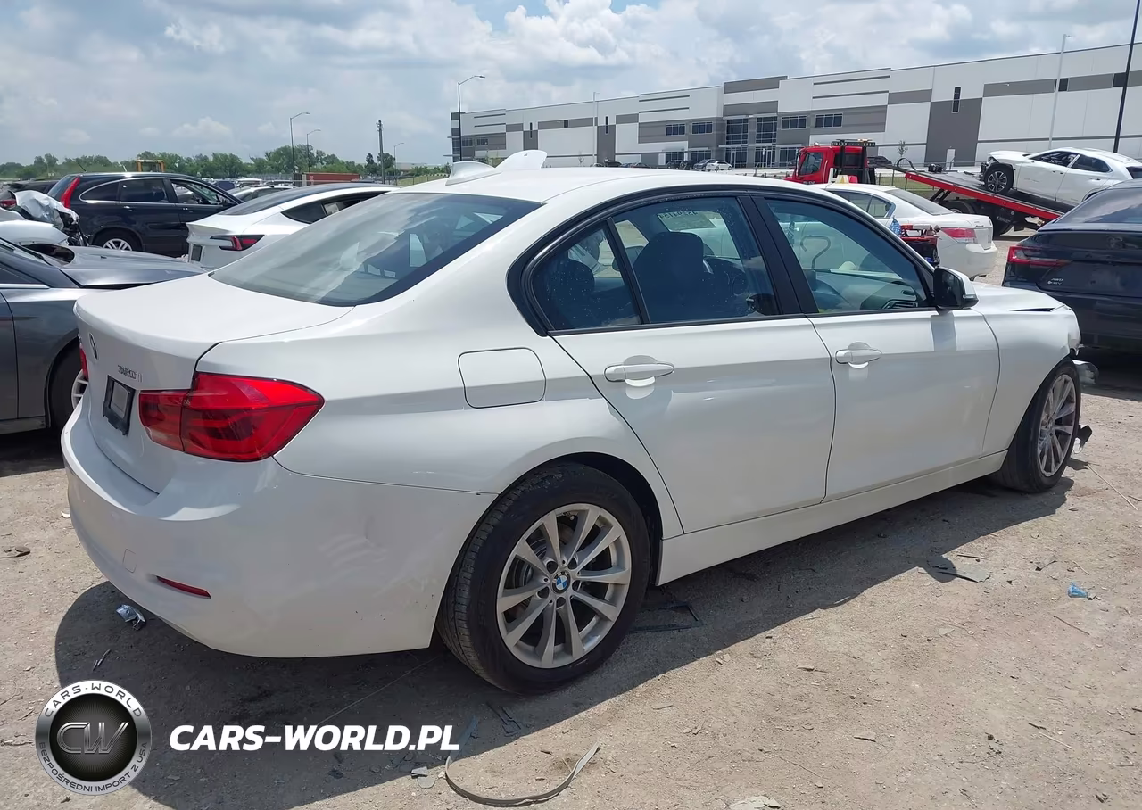 2018 BMW 320I xDrive VIN:WBA8E5G55JNV02121 - 4