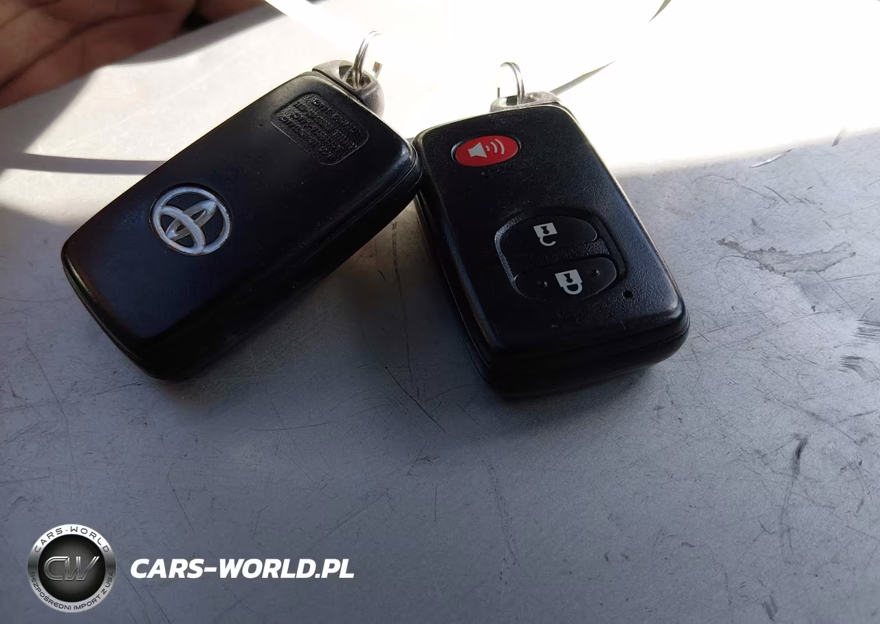 2011 Toyota Prius Two VIN:JTDKN3DU5B0291199 - 11