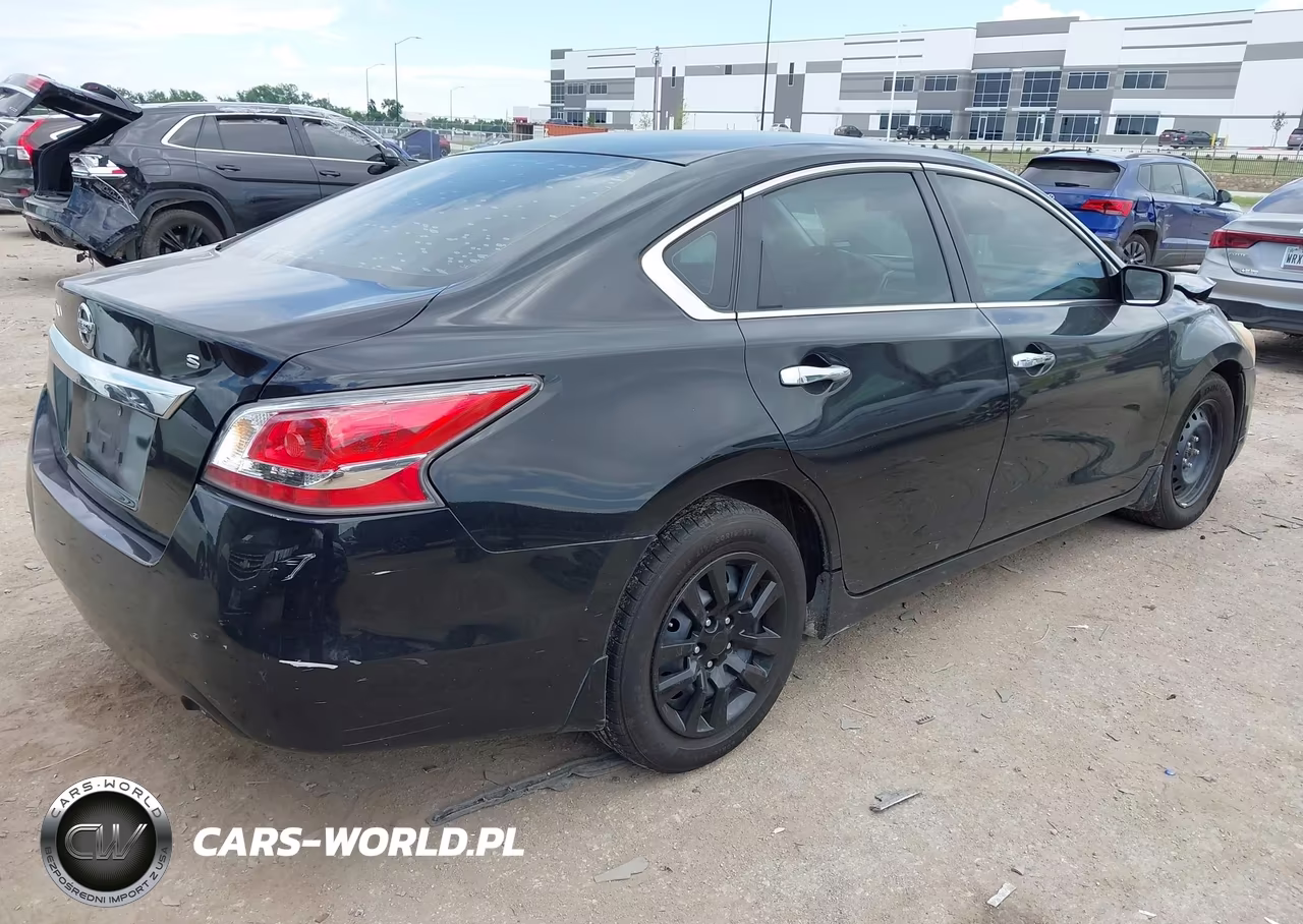 2015 Nissan Altima 2.5 S VIN:1N4AL3AP4FN328595 - 4