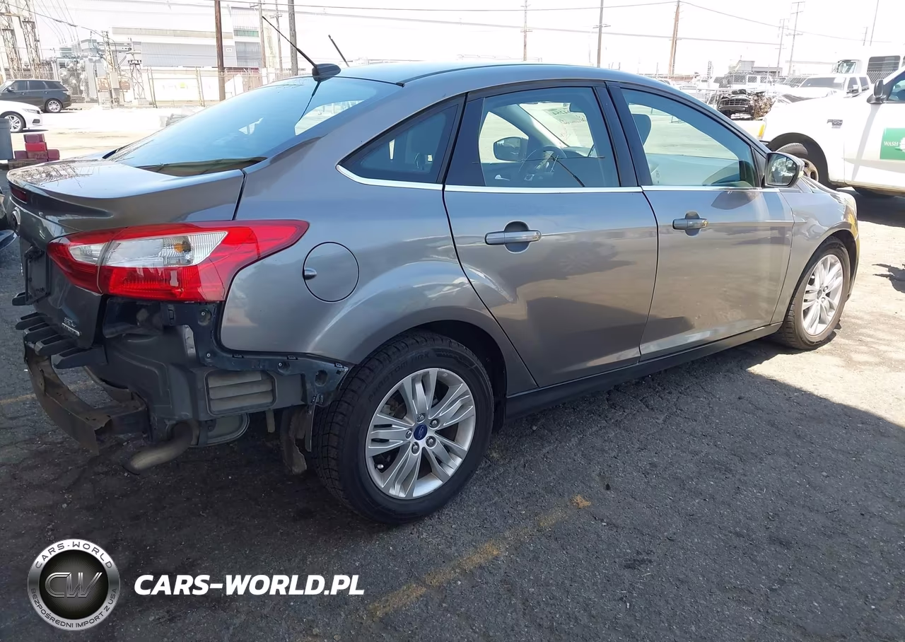 2012 Ford Focus Sel VIN:1FAHP3H25CL371900 - 4