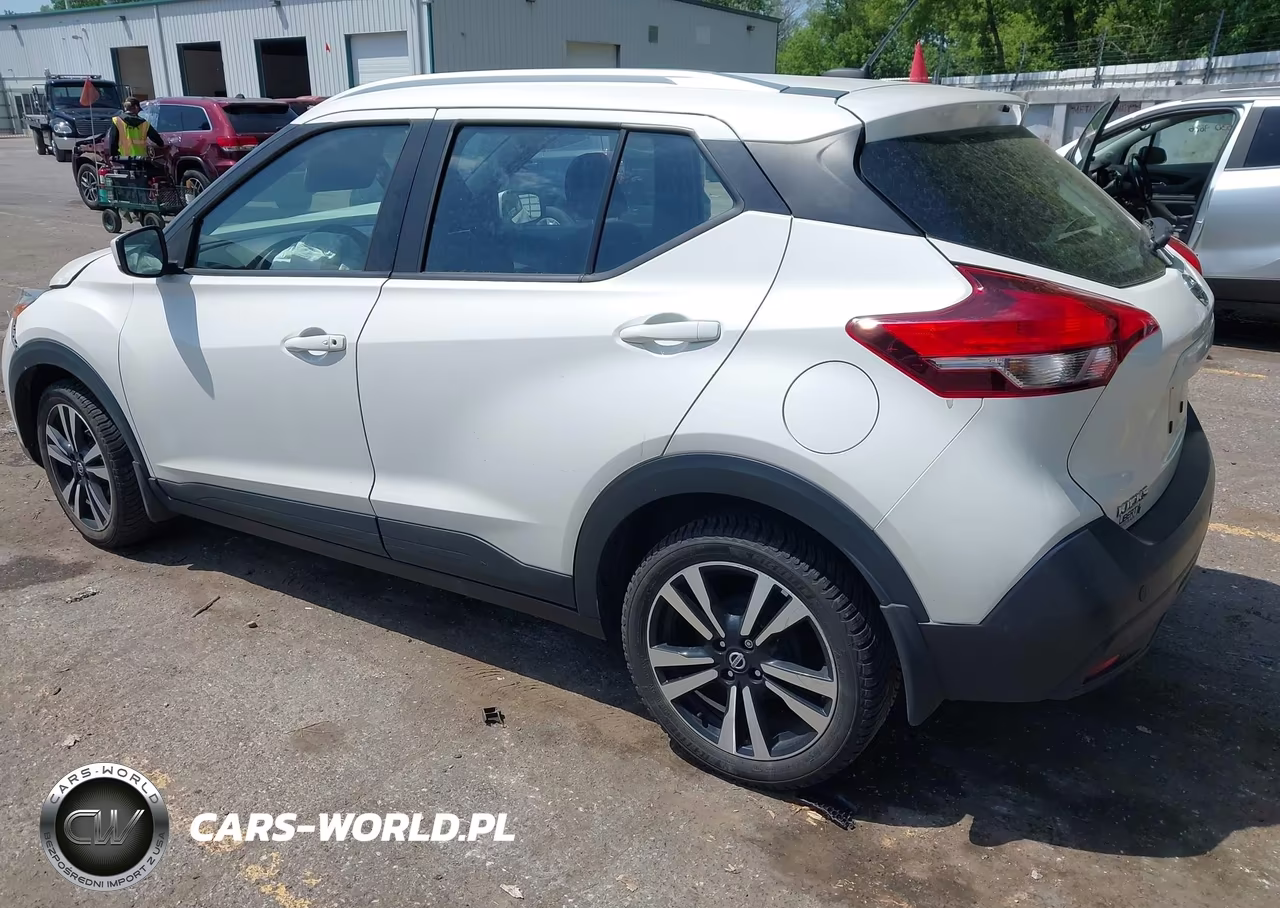 2018 Nissan Kicks Sv VIN:3N1CP5CU0JL530495 - 3