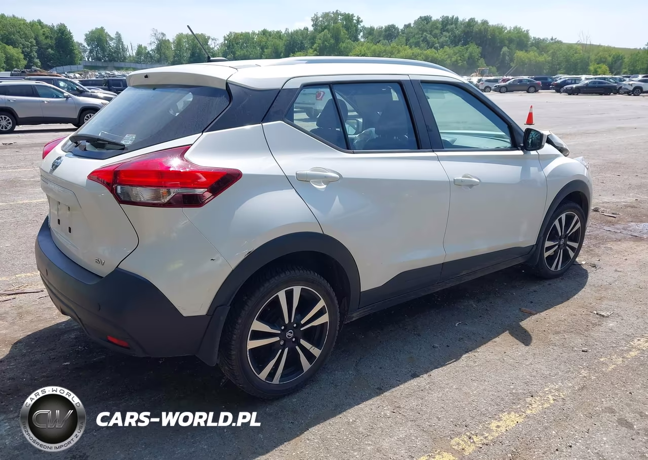 2018 Nissan Kicks Sv VIN:3N1CP5CU0JL530495 - 4
