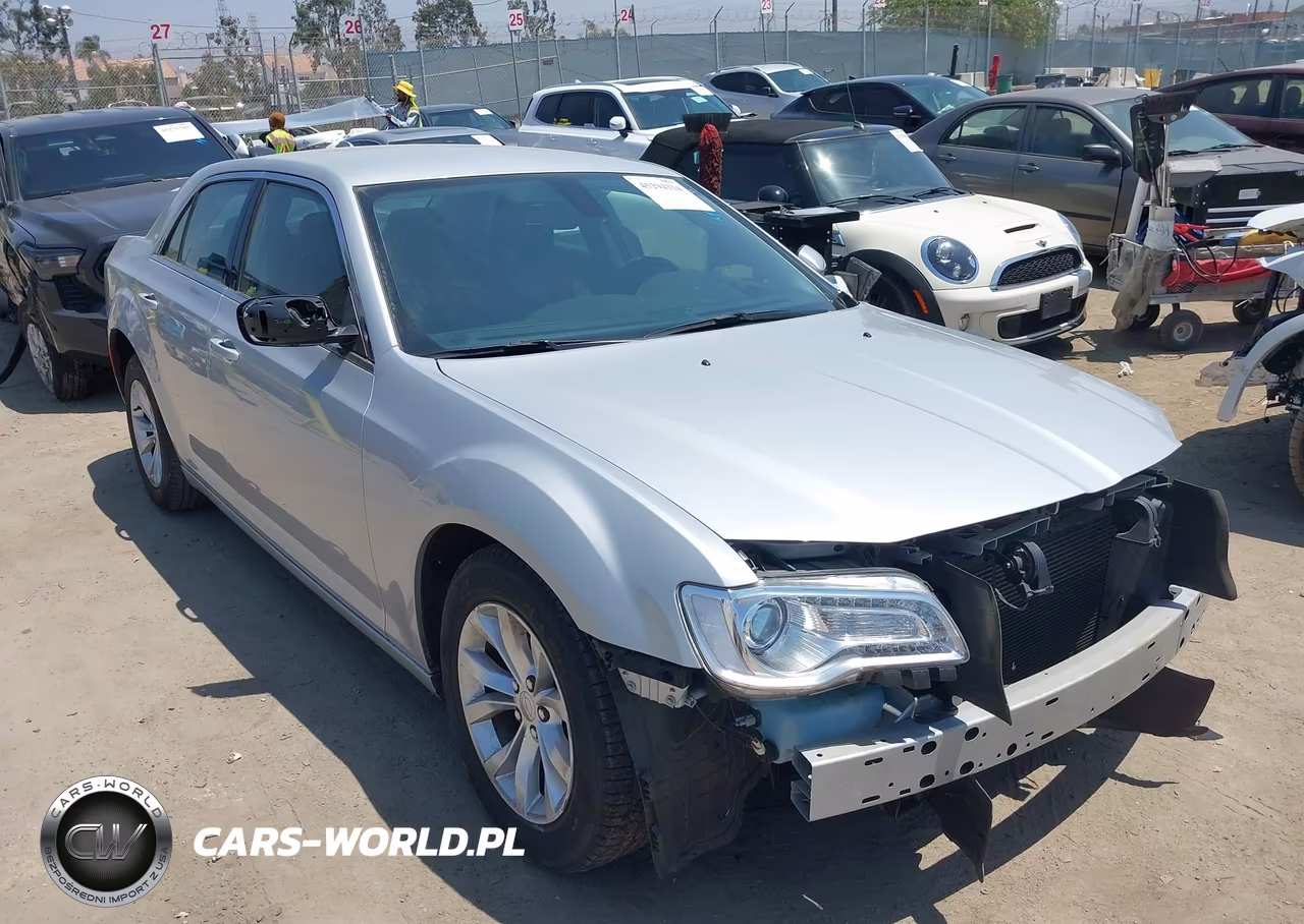 2019 Chrysler 300 Touring – zdjęcie 1 z 17
