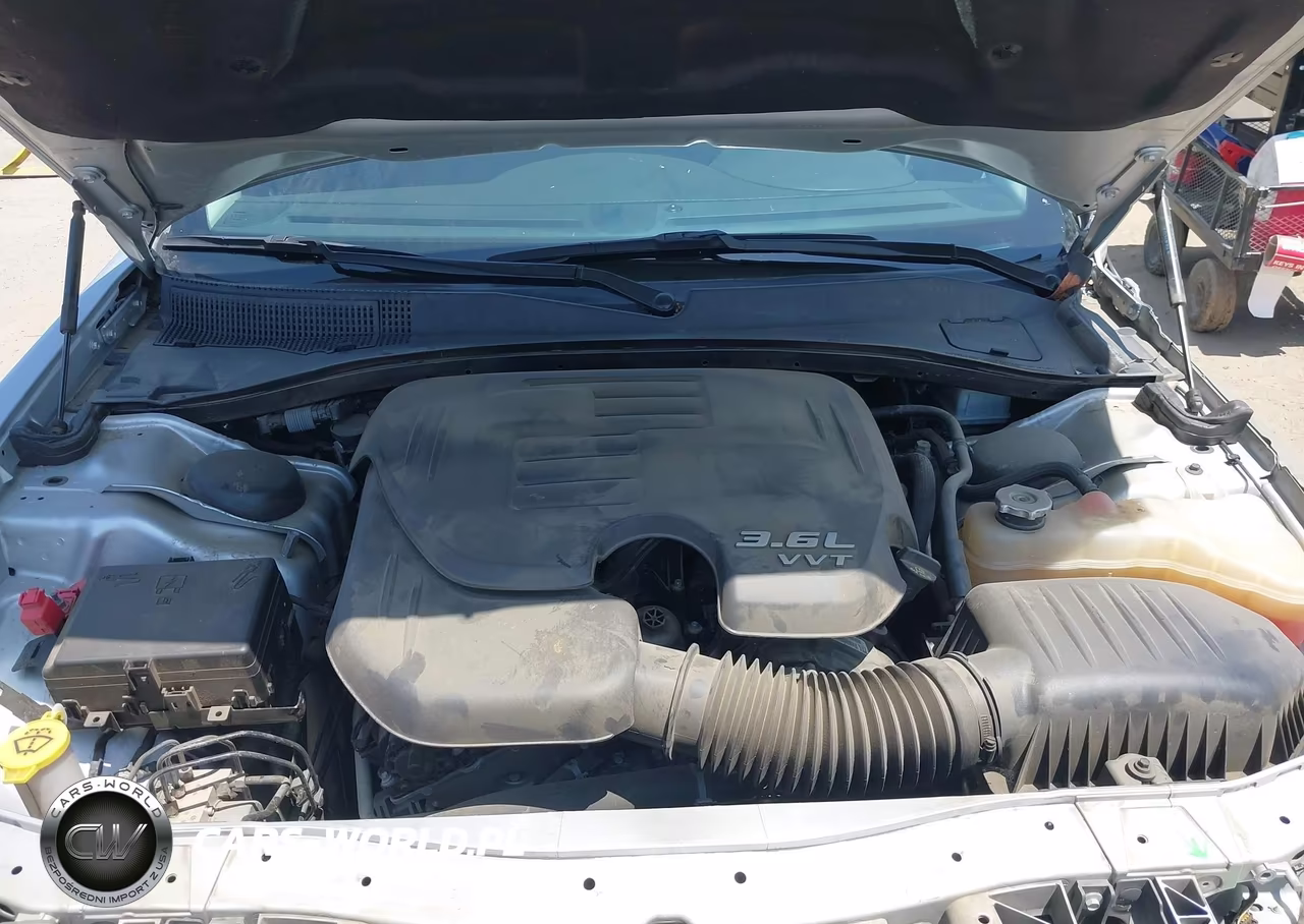2019 Chrysler 300 Touring VIN:2C3CCAAG3KH682977 - 10