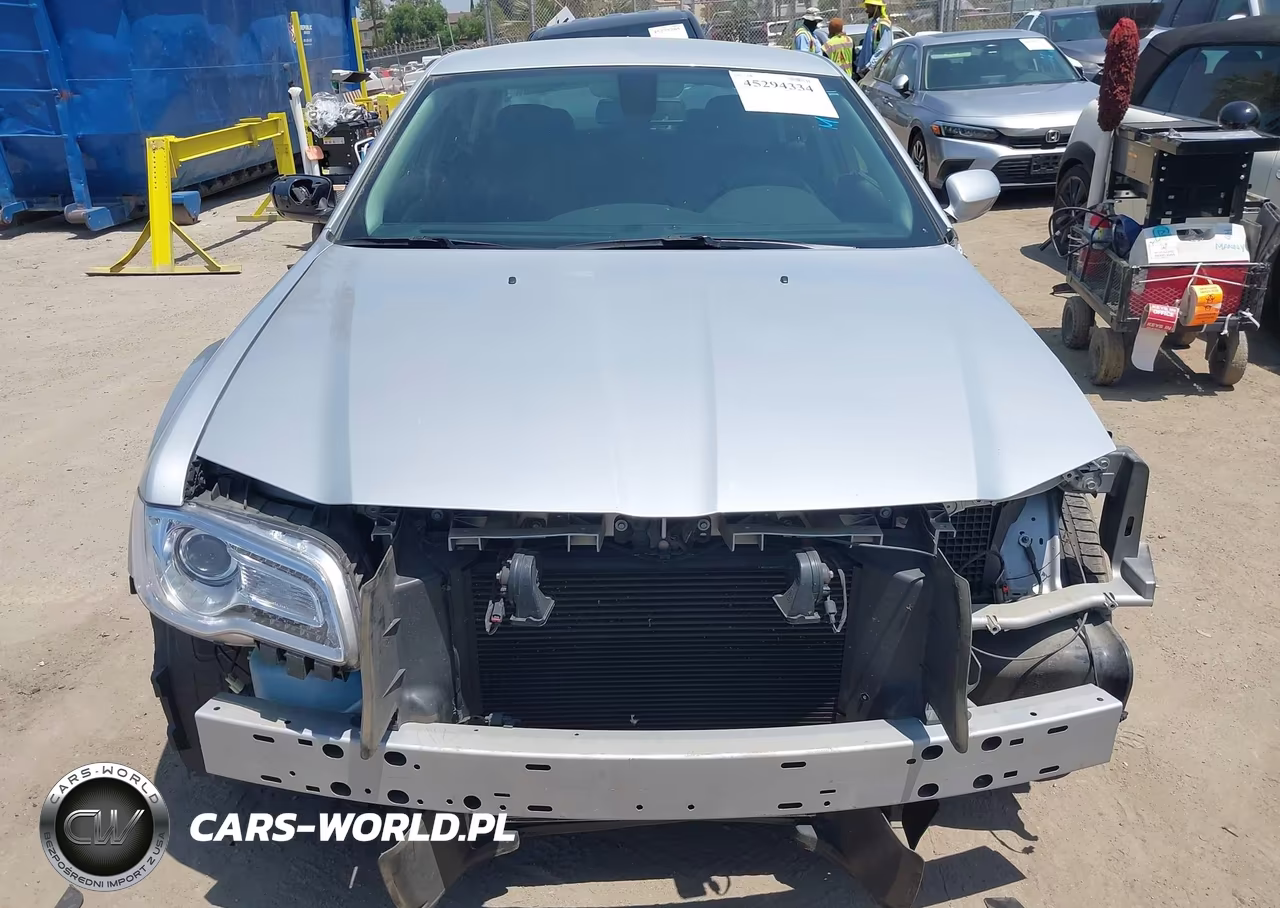 2019 Chrysler 300 Touring VIN:2C3CCAAG3KH682977 - 13