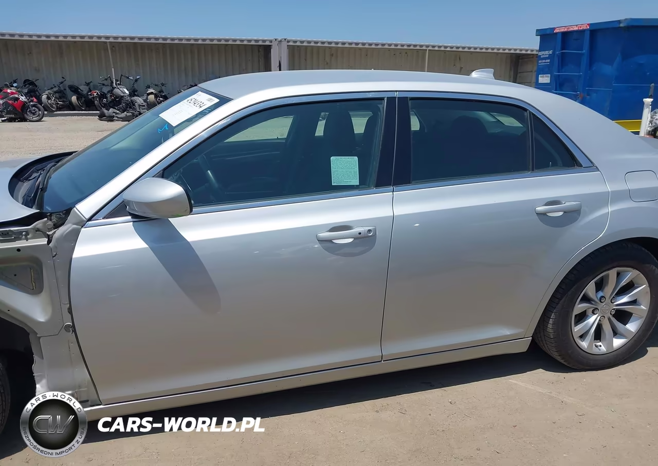 2019 Chrysler 300 Touring VIN:2C3CCAAG3KH682977 - 15
