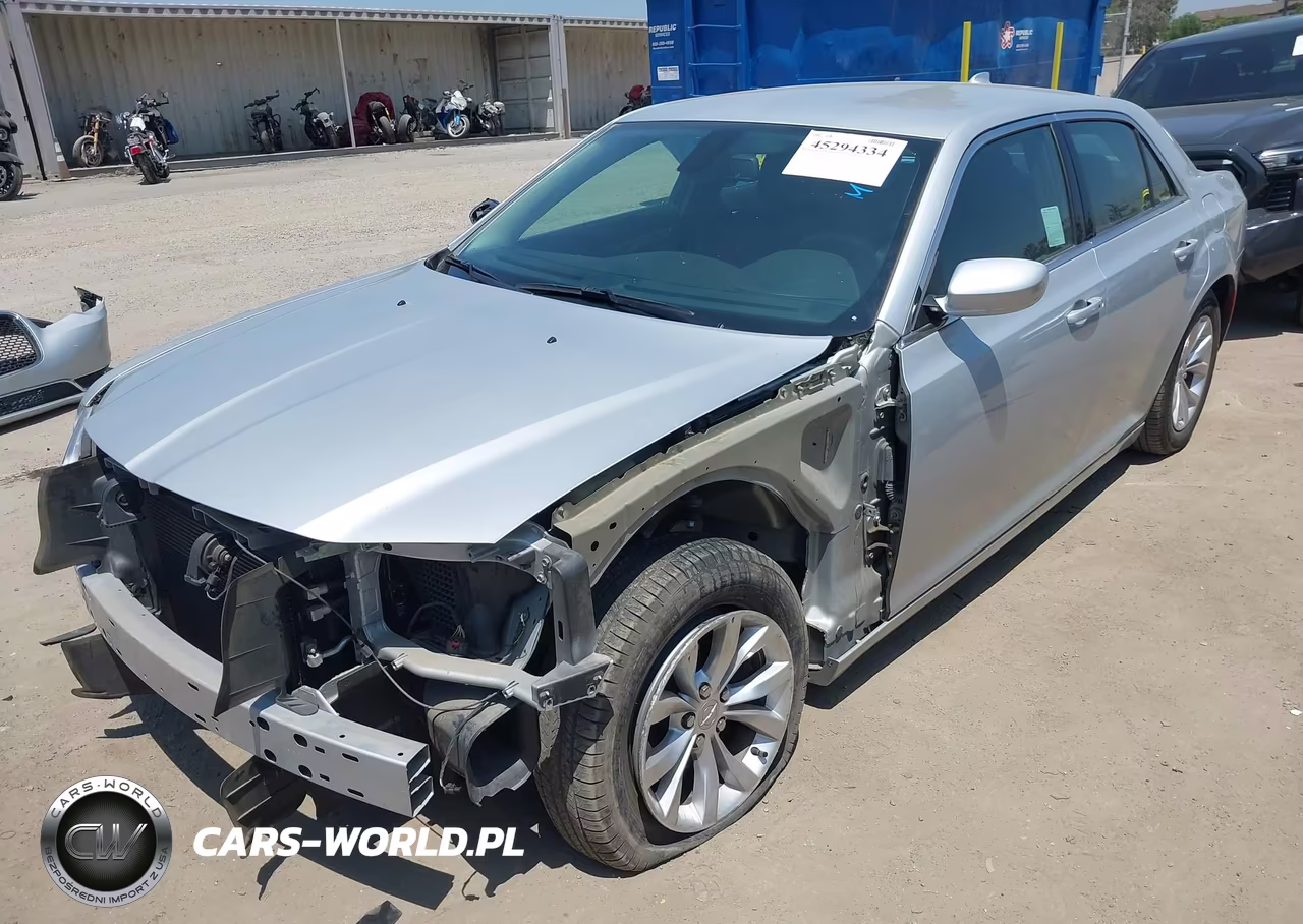 2019 Chrysler 300 Touring VIN:2C3CCAAG3KH682977 - 2