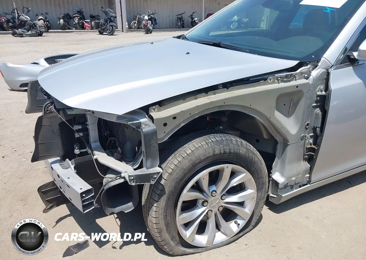 2019 Chrysler 300 Touring VIN:2C3CCAAG3KH682977 - 6