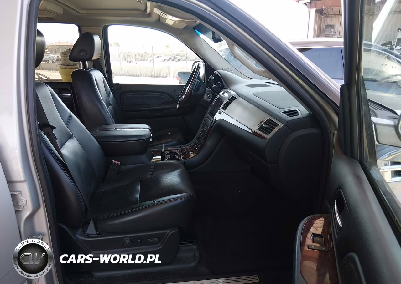 2008 Cadillac Escalade Standard VIN:1GYEC63828R107960 - 5