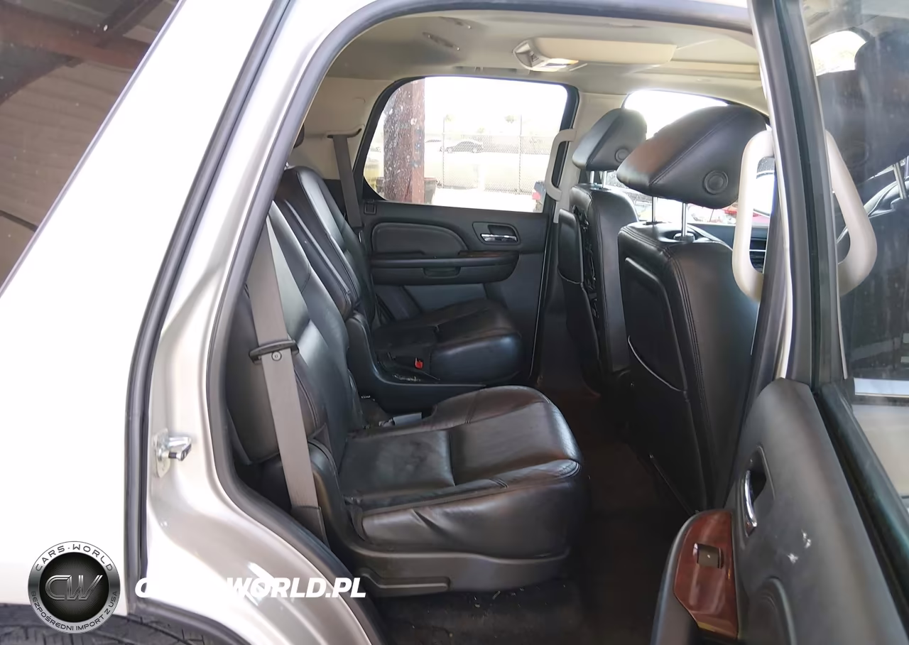 2008 Cadillac Escalade Standard VIN:1GYEC63828R107960 - 8