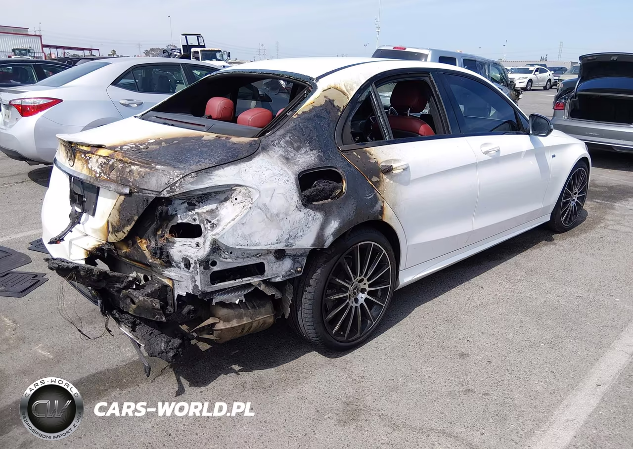 2018 Mercedes-Benz C 300 VIN:55SWF4JB4JU281723 - 4