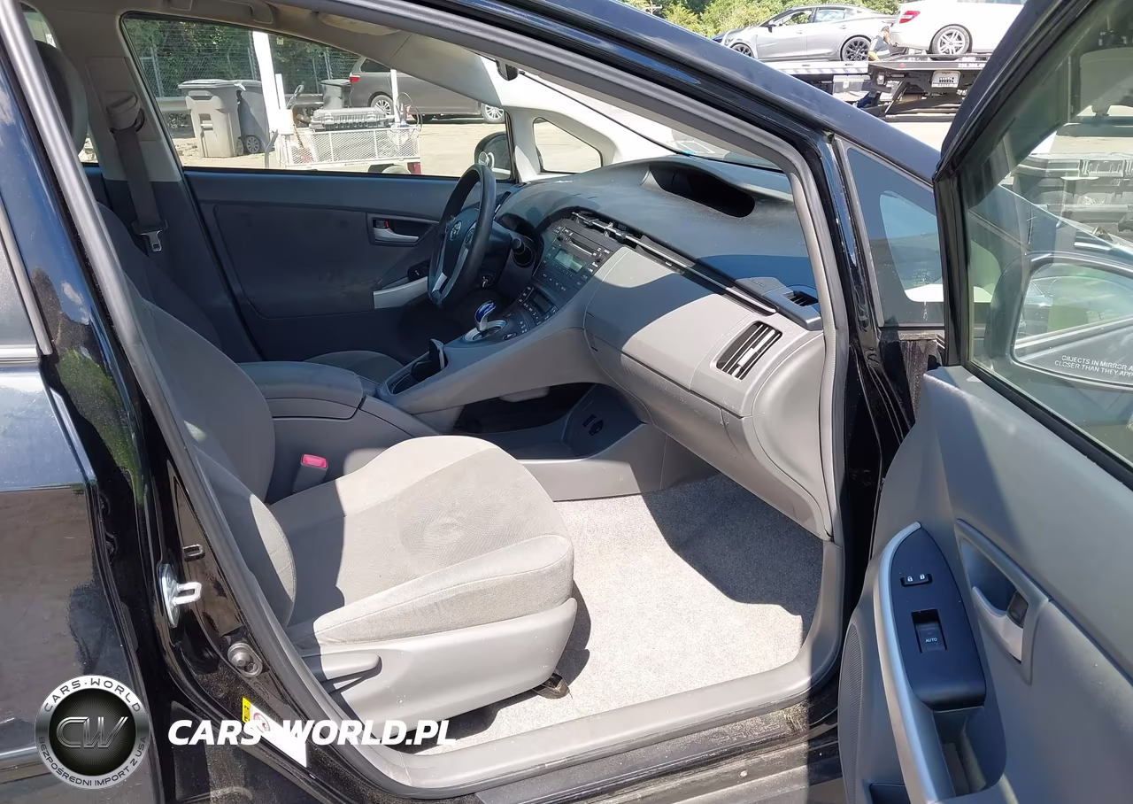 2011 Toyota Prius Two VIN:JTDKN3DU7B5330197 - 5