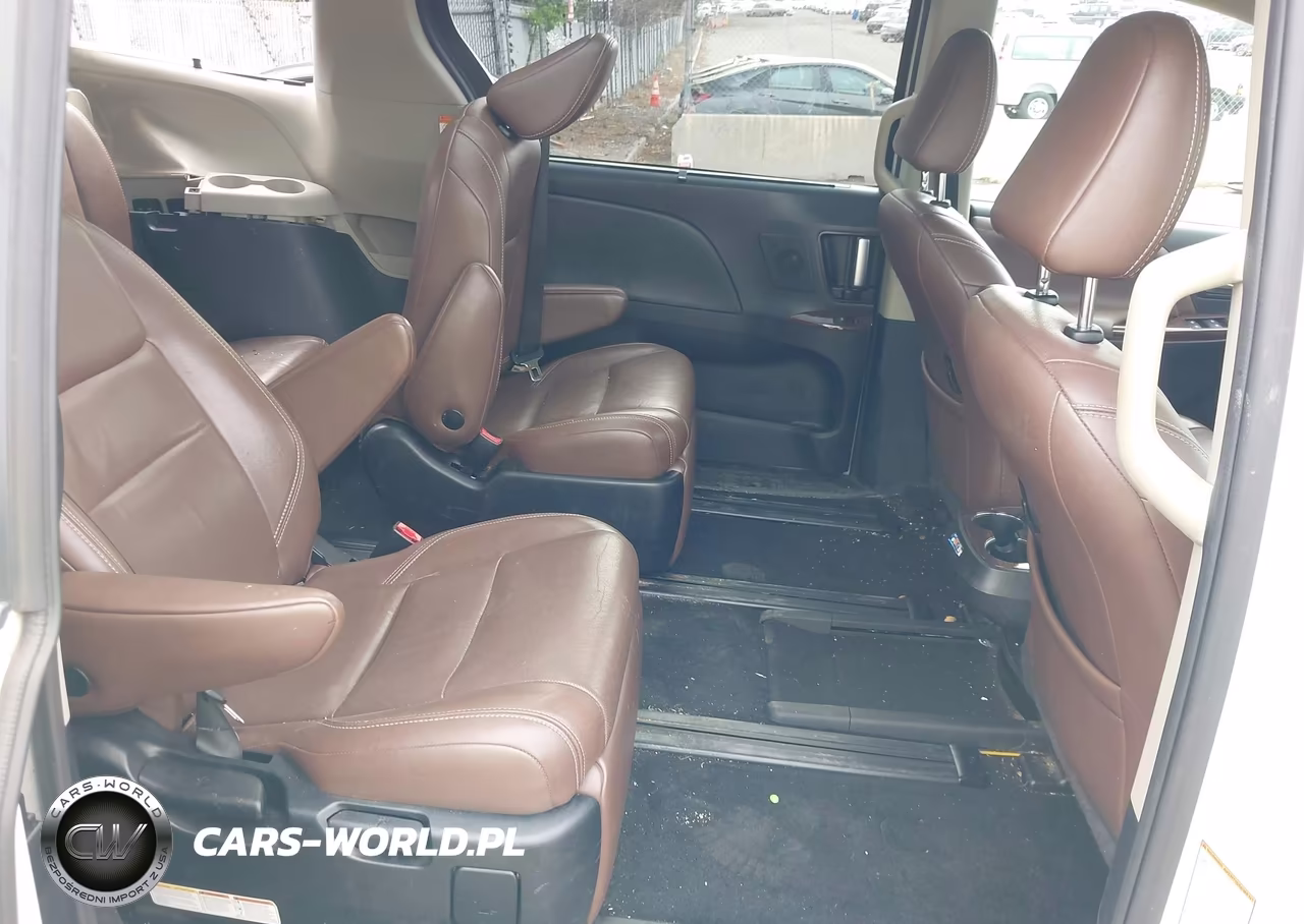 2018 Toyota Sienna Limited Premium 7 Passenger VIN:5TDYZ3DCXJS943557 - 8