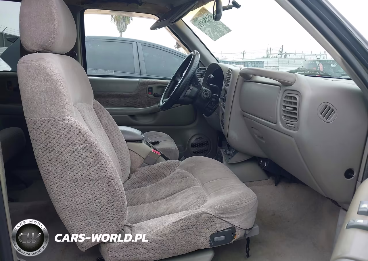 1999 Chevrolet Blazer Lt VIN:1GNCS13WXX2108192 - 5