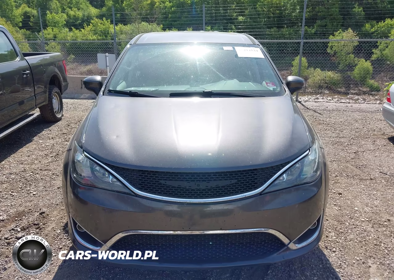 2017 Chrysler Pacifica Touring VIN:2C4RC1DG0HR676655 - 12