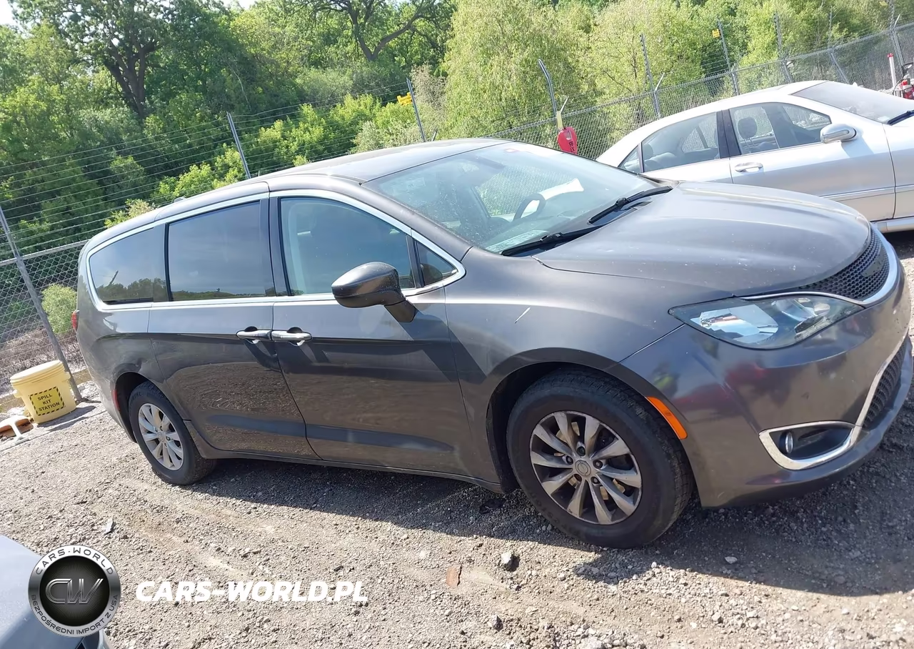 2017 Chrysler Pacifica Touring VIN:2C4RC1DG0HR676655 - 13