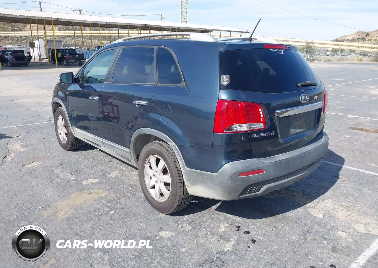 2011 Kia Sorento Lx VIN:5XYKT3A12BG072890 - 3
