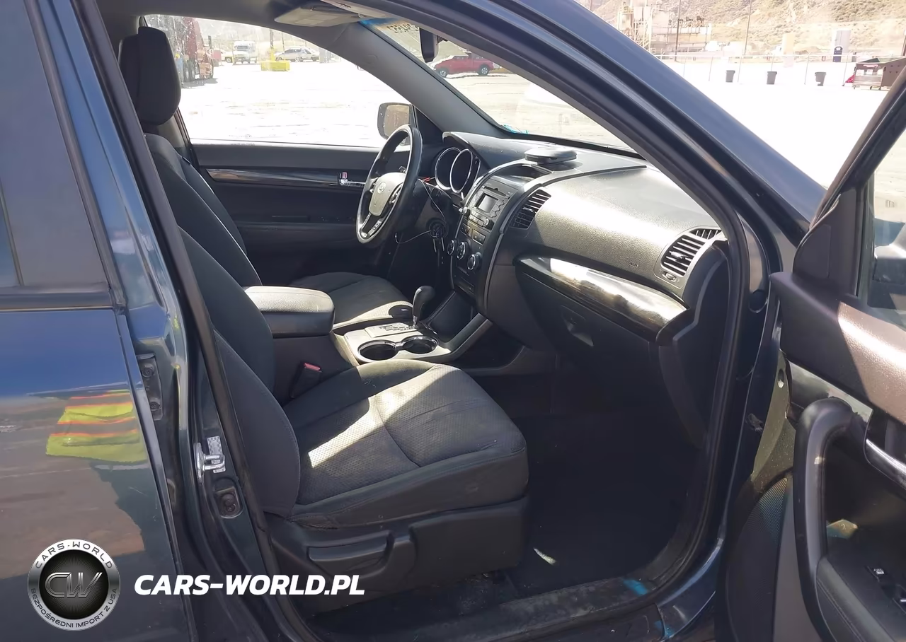 2011 Kia Sorento Lx VIN:5XYKT3A12BG072890 - 5