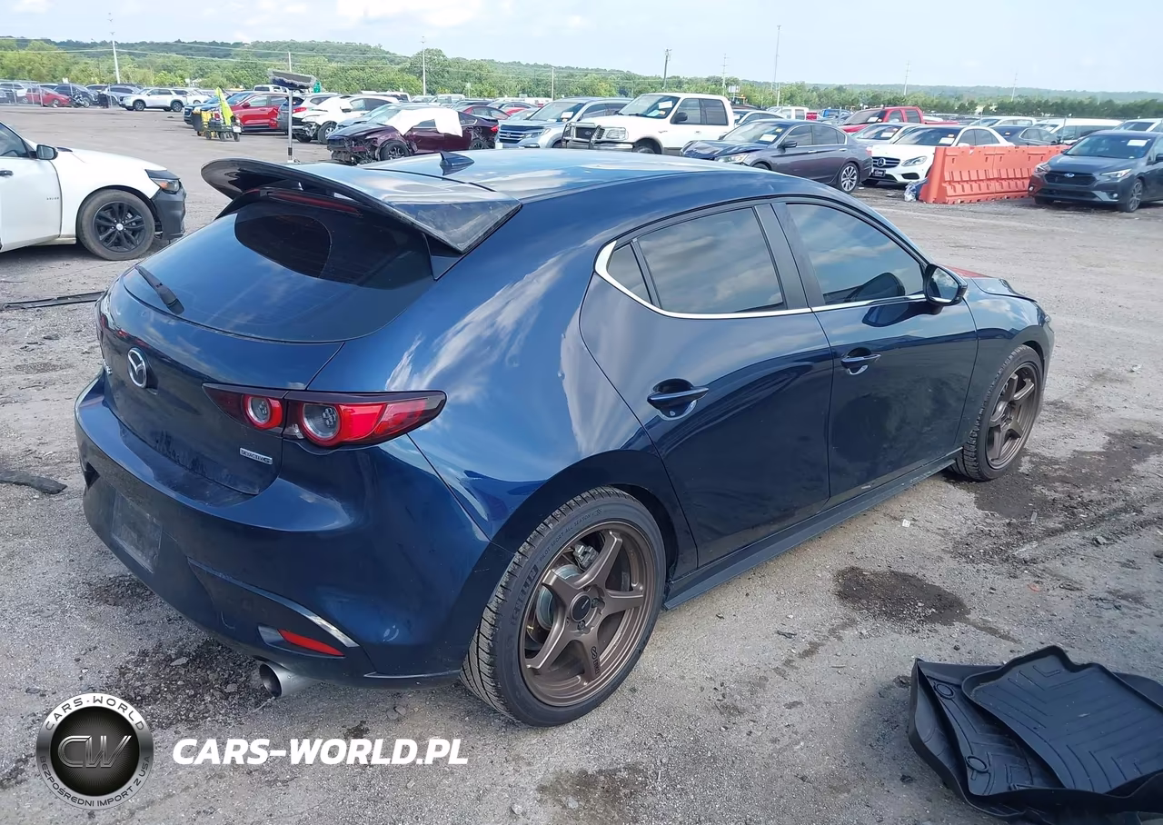 2019 Mazda Mazda3 Preferred Package VIN:JM1BPAMM1K1143608 - 4