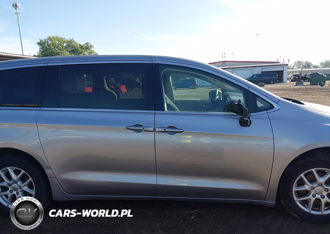 2017 Chrysler Pacifica Touring VIN:2C4RC1DG9HR508030 - 13