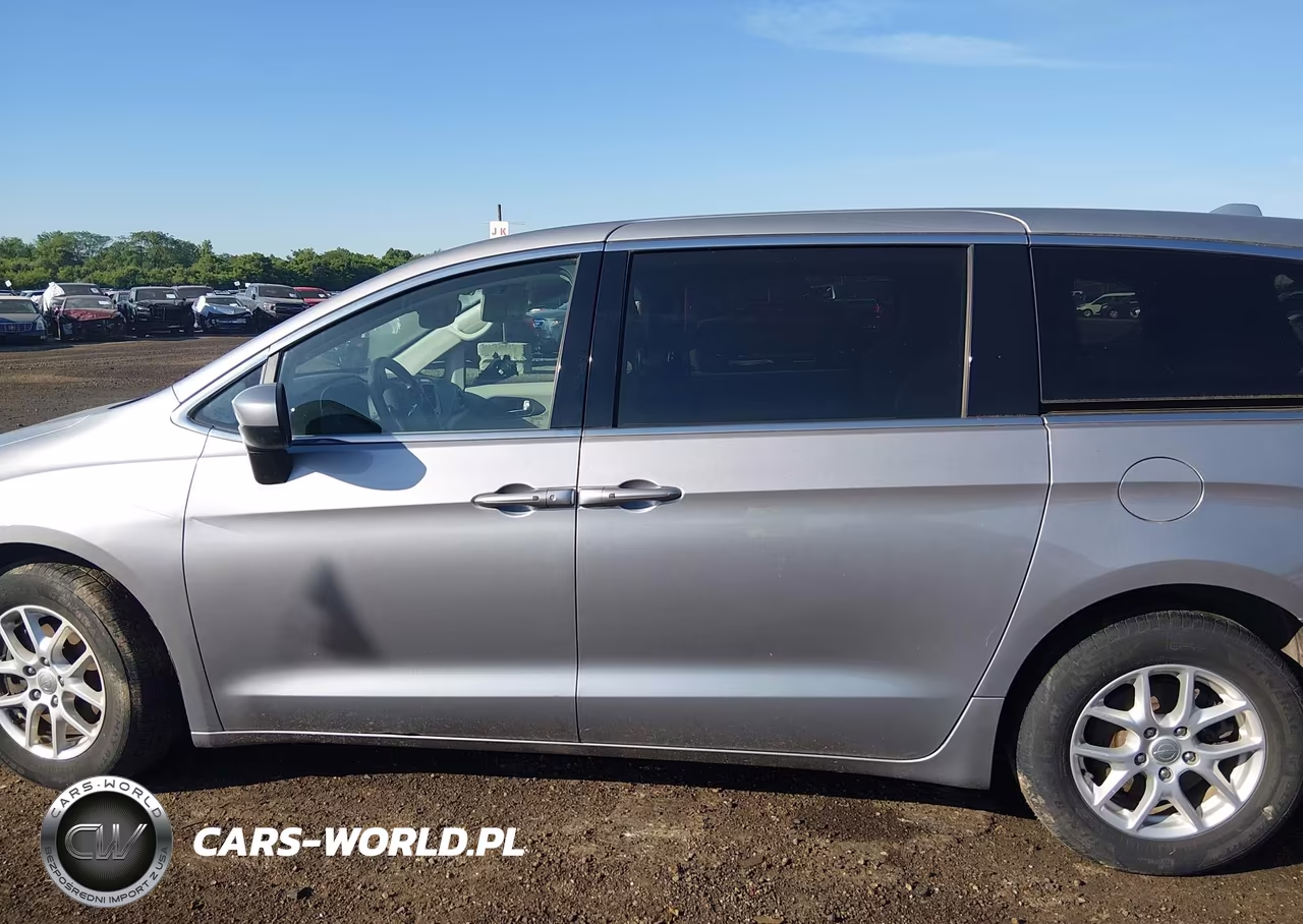 2017 Chrysler Pacifica Touring VIN:2C4RC1DG9HR508030 - 14