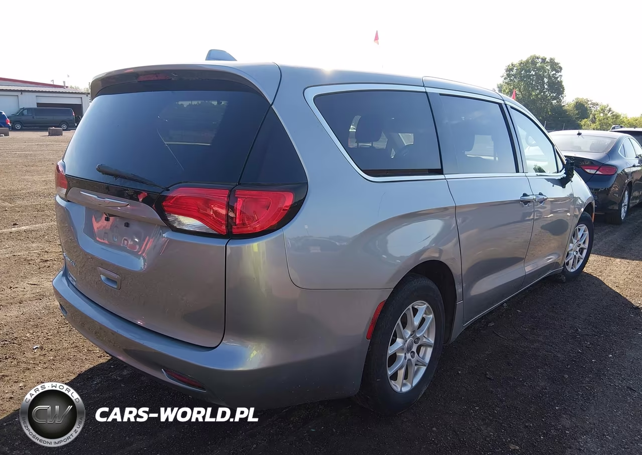 2017 Chrysler Pacifica Touring VIN:2C4RC1DG9HR508030 - 4