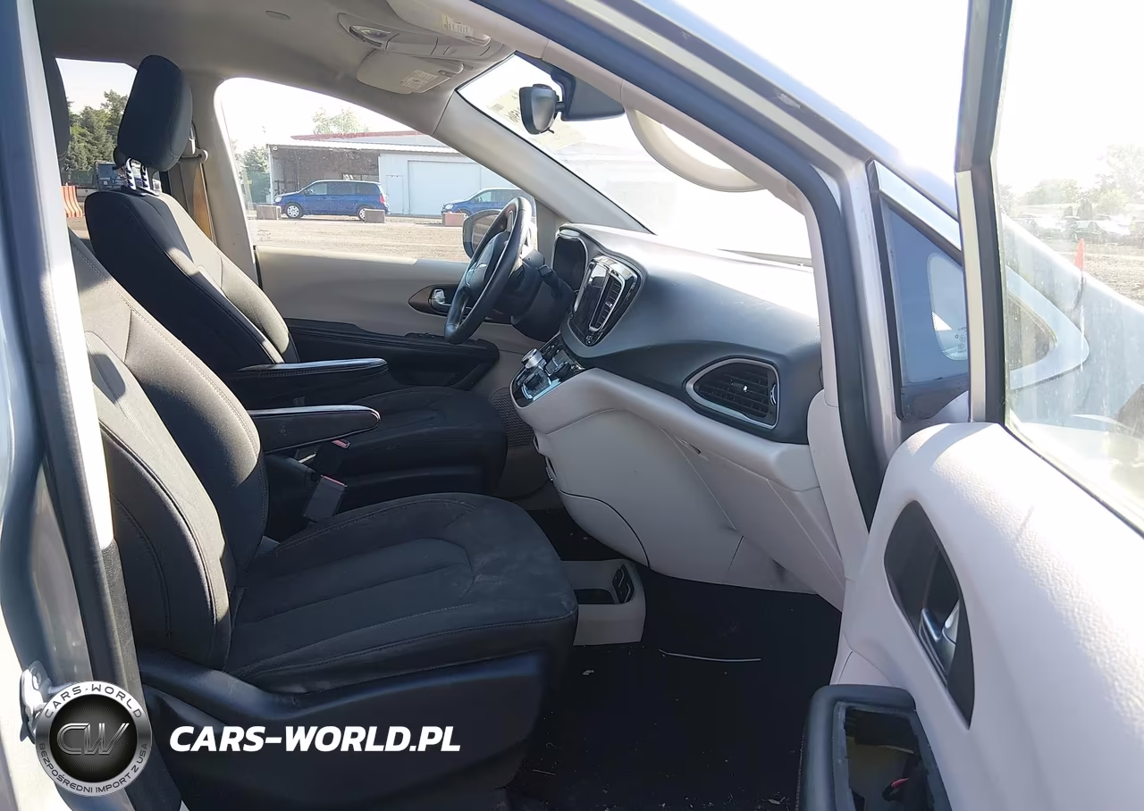 2017 Chrysler Pacifica Touring VIN:2C4RC1DG9HR508030 - 5