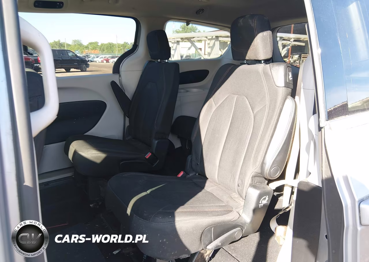 2017 Chrysler Pacifica Touring VIN:2C4RC1DG9HR508030 - 8