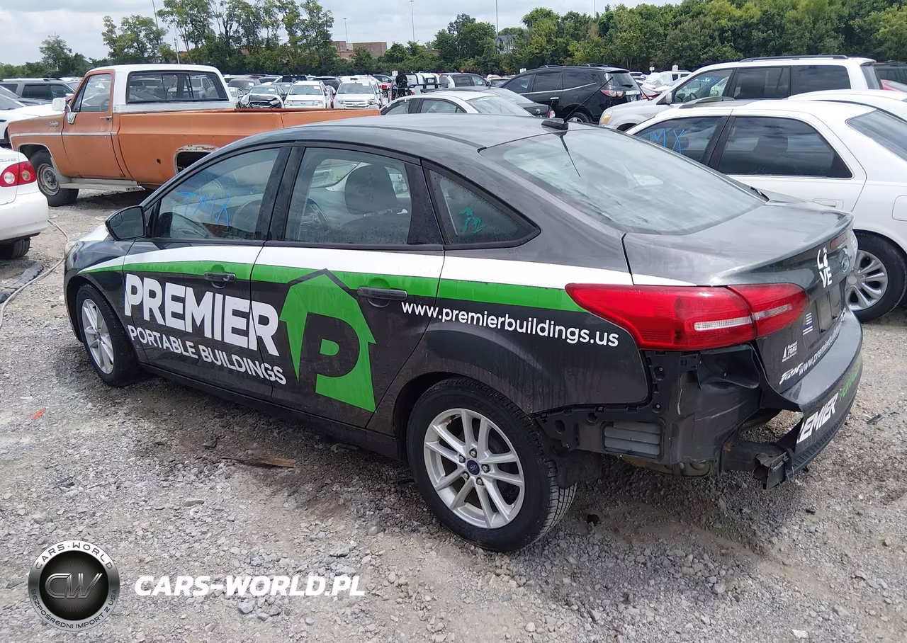 2015 Ford Focus Se VIN:1FADP3F2XFL304439 - 3