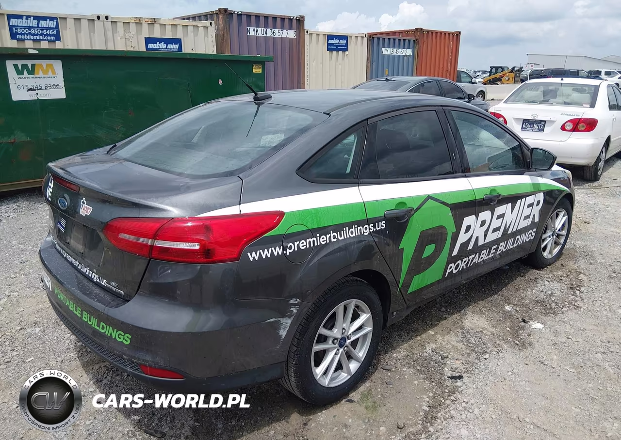 2015 Ford Focus Se VIN:1FADP3F2XFL304439 - 4