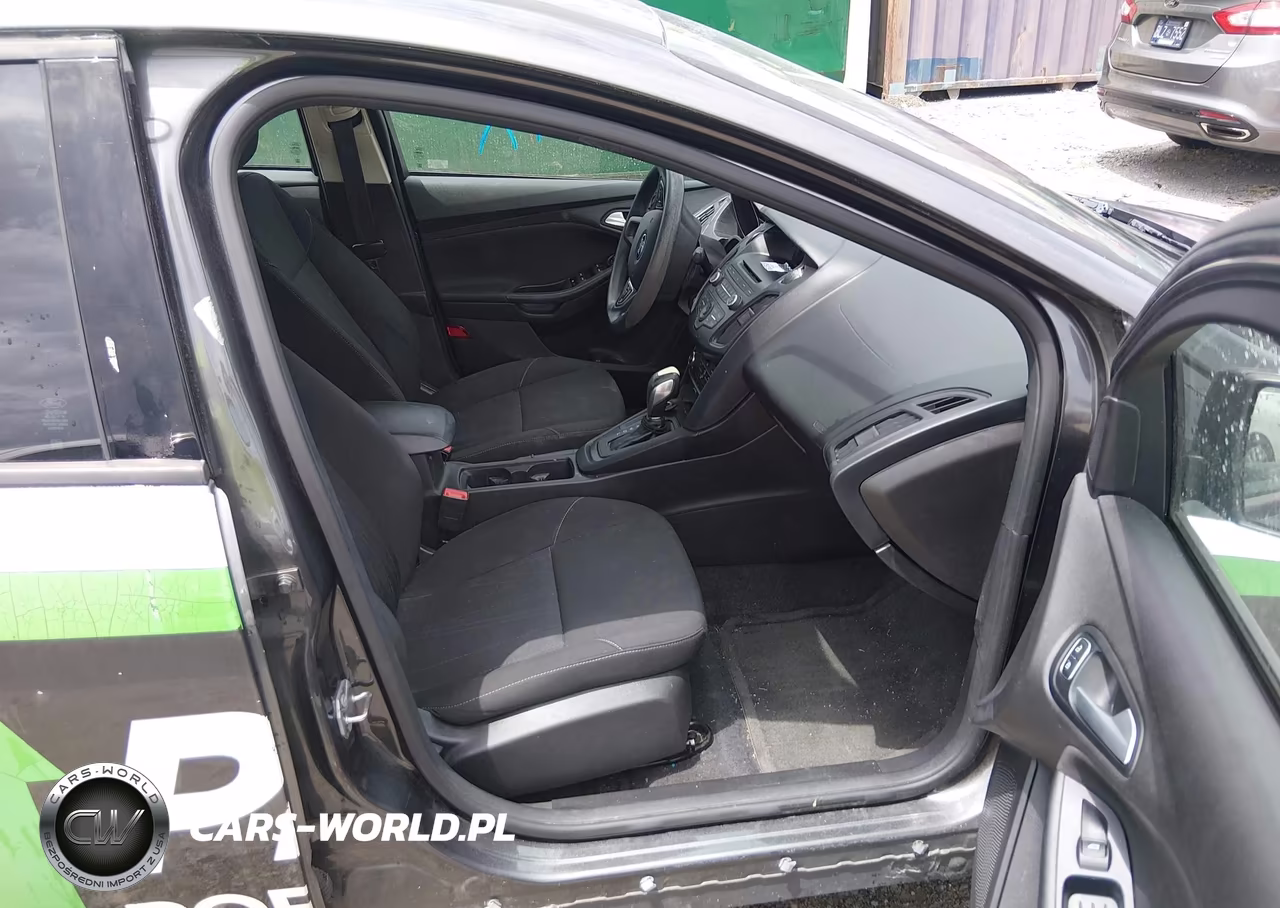 2015 Ford Focus Se VIN:1FADP3F2XFL304439 - 5