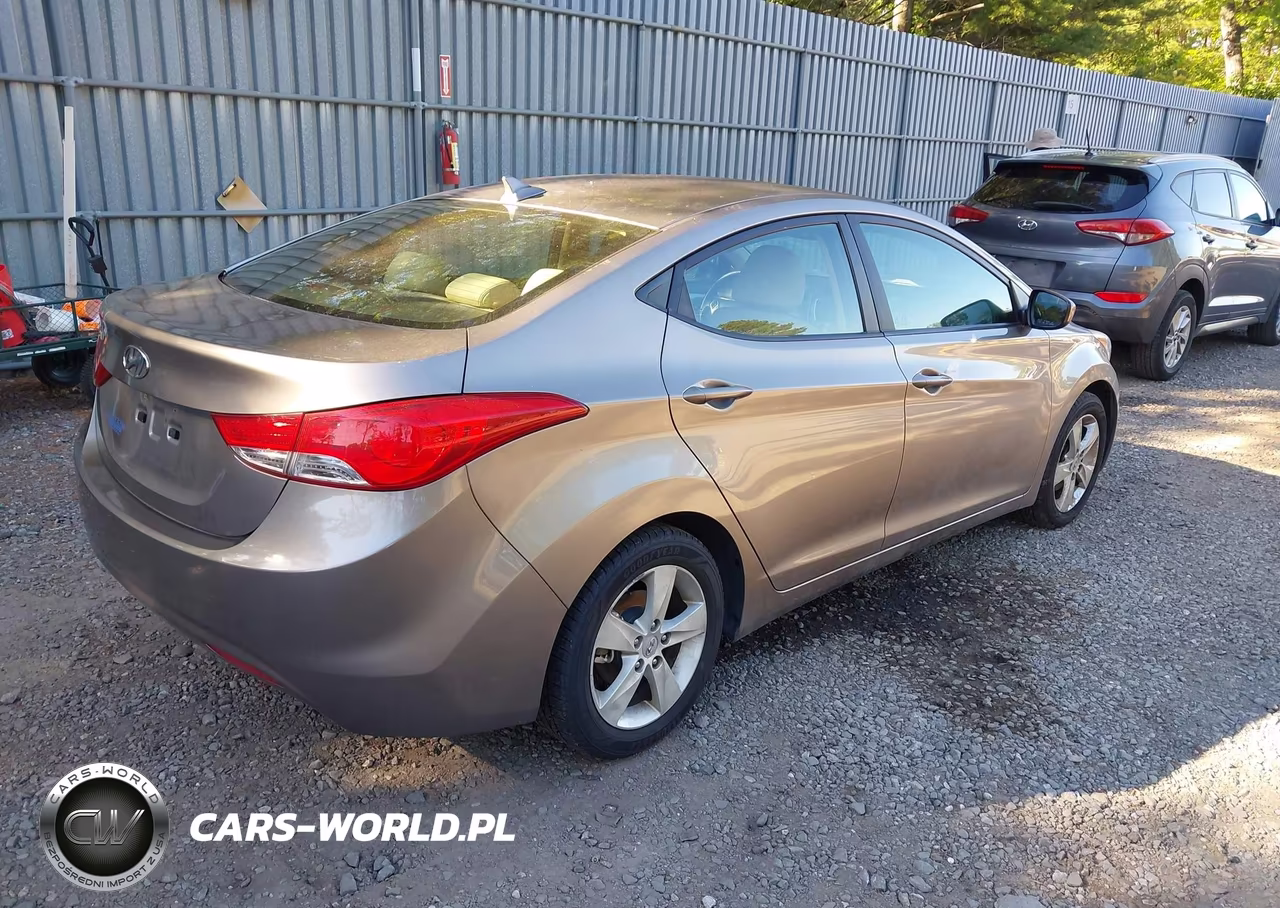 2012 Hyundai Elantra Gls VIN:5NPDH4AE8CH096107 - 4