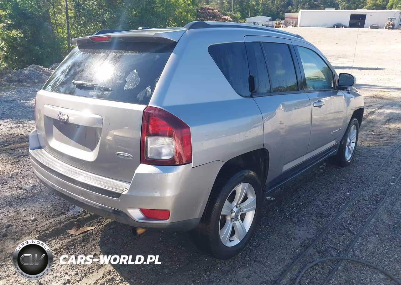 2016 Jeep Compass Latitude VIN:1C4NJCEAXGD615048 - 4