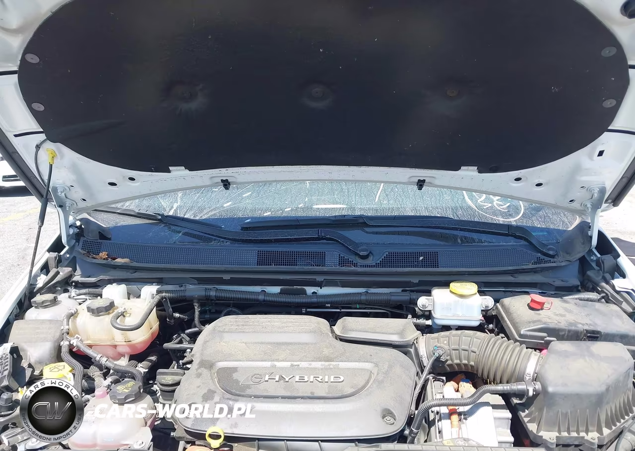 2022 Chrysler Pacifica Hybrid Touring L VIN:2C4RC1L75NR187780 - 10