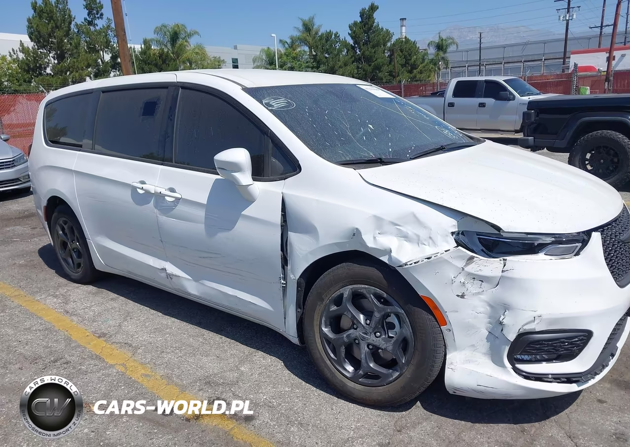 2022 Chrysler Pacifica Hybrid Touring L VIN:2C4RC1L75NR187780 - 14