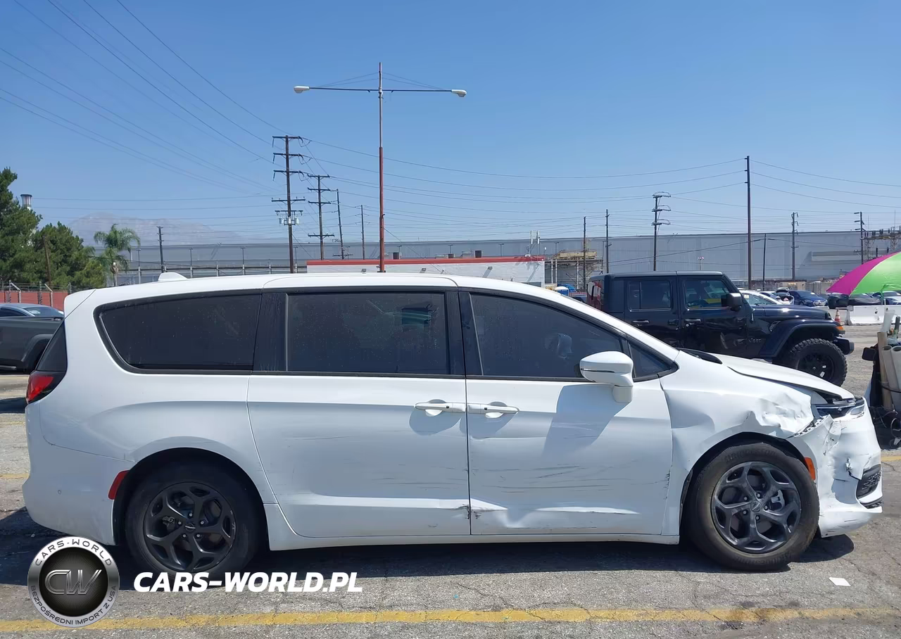 2022 Chrysler Pacifica Hybrid Touring L VIN:2C4RC1L75NR187780 - 19