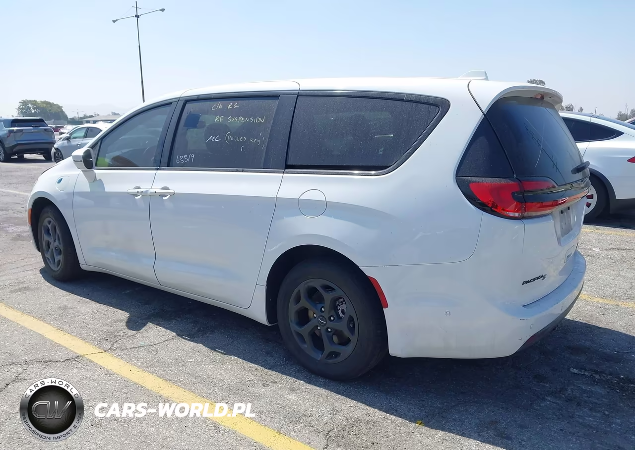 2022 Chrysler Pacifica Hybrid Touring L VIN:2C4RC1L75NR187780 - 3