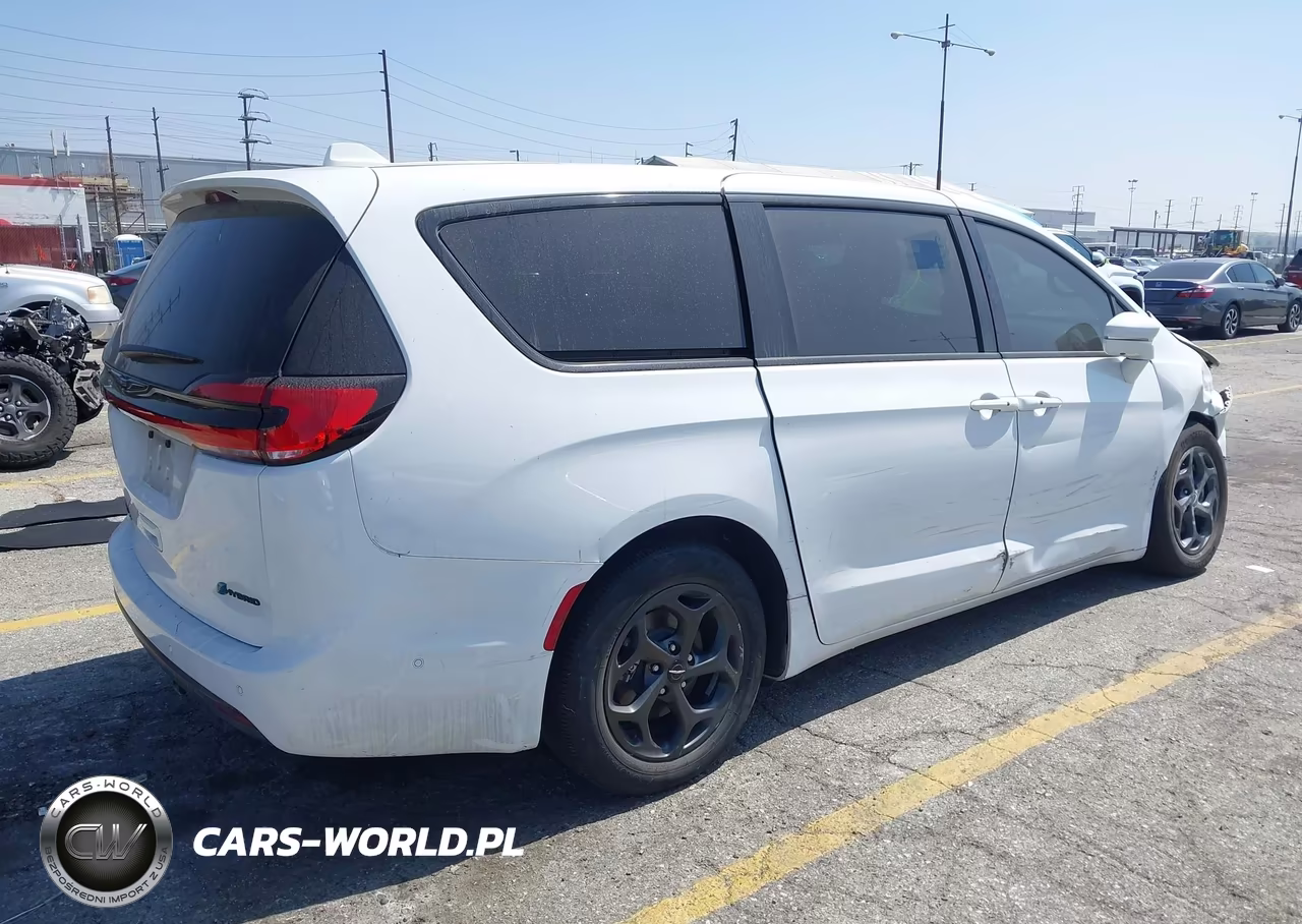 2022 Chrysler Pacifica Hybrid Touring L VIN:2C4RC1L75NR187780 - 4