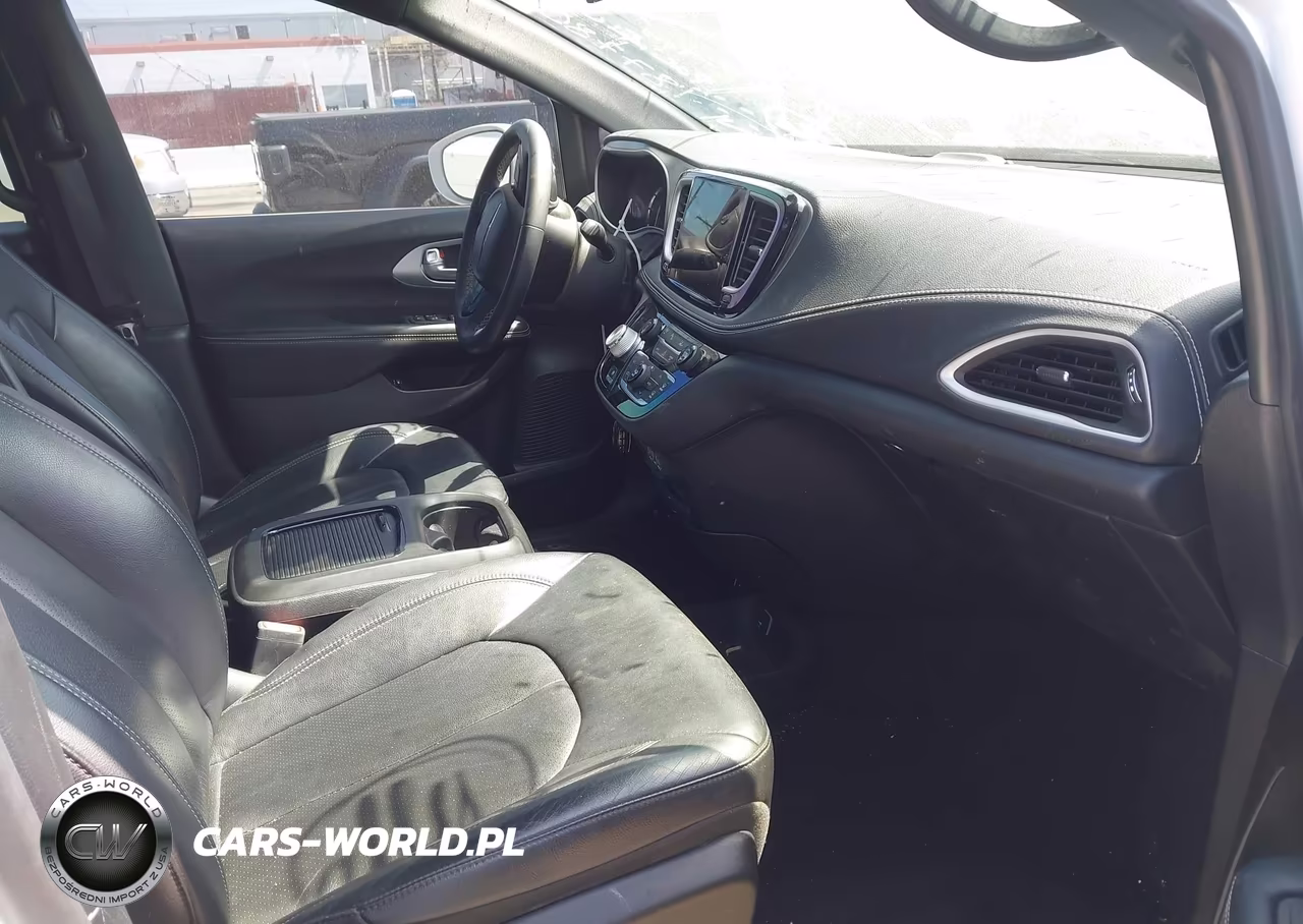 2022 Chrysler Pacifica Hybrid Touring L VIN:2C4RC1L75NR187780 - 5