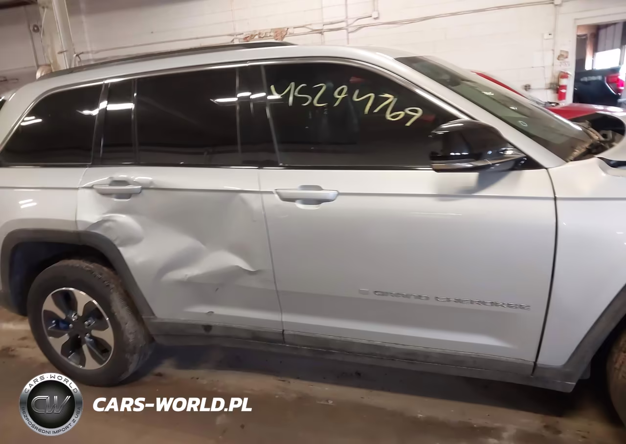 2023 Jeep Grand Cherokee 4Xe VIN:1C4RJYB62PC649344 - 13