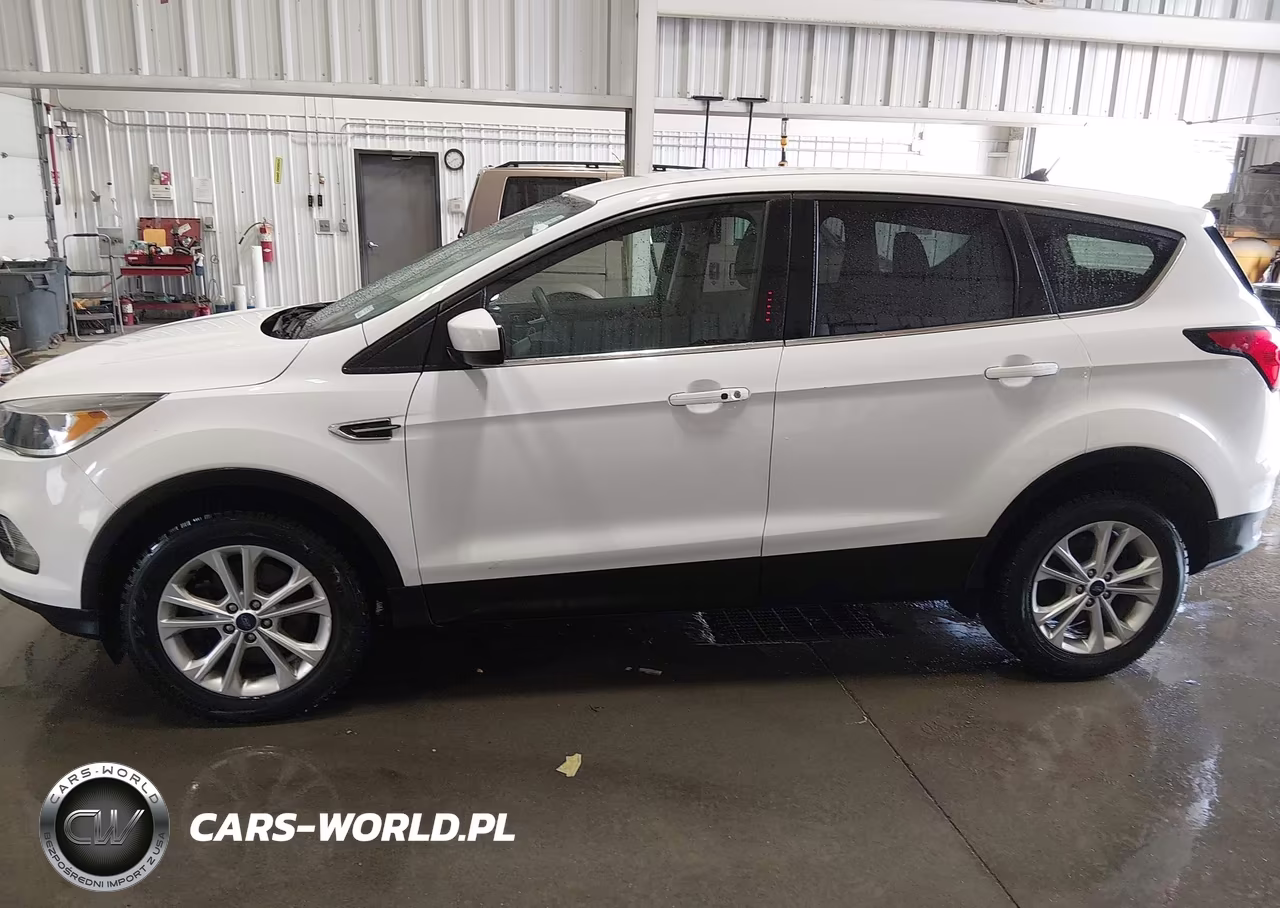 2019 Ford Escape Se VIN:1FMCU9GD2KUB83858 - 17